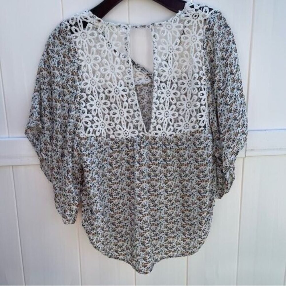Floral Blouse with Crochet Details at Neckline Loose Fit Comfortable Size S - Picture 13 of 13
